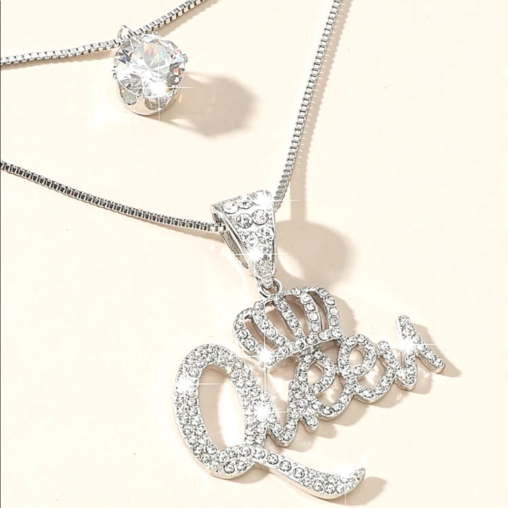 I am Selling H&M Necklace which I bought in London . It’s really beautiful.
